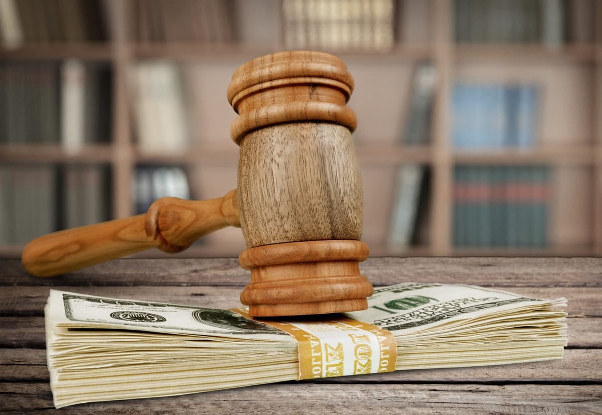 Nafaka artırım davasını ve ekonomik koşullara göre nafaka artışını temsil eden görsel